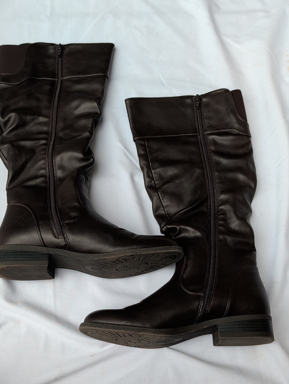 Nine West Size 8M Knee-high Brown Faux Leather Side Zip Low-heeled Boots